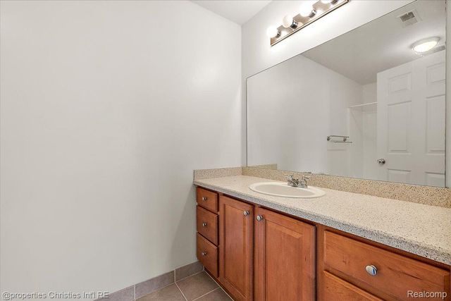 28360 Carlton Way Drive, Novi, MI 48377