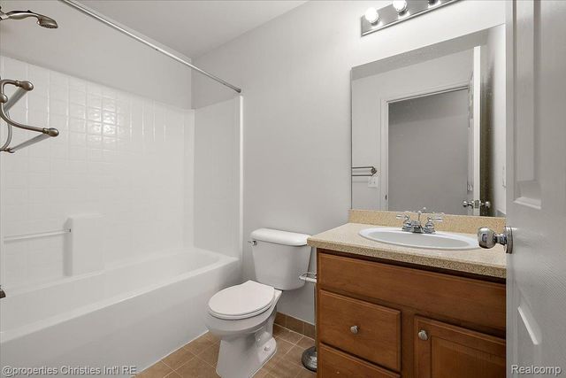 28360 Carlton Way Drive, Novi, MI 48377