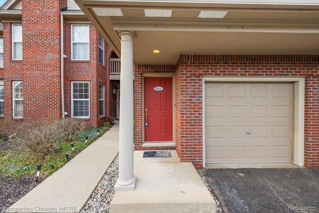 28360 Carlton Way Drive, Novi, MI 48377