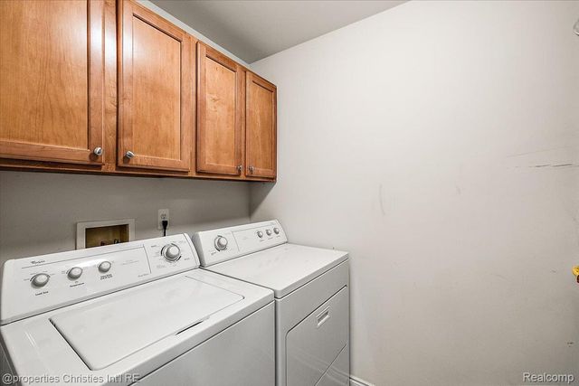 28360 Carlton Way Drive, Novi, MI 48377