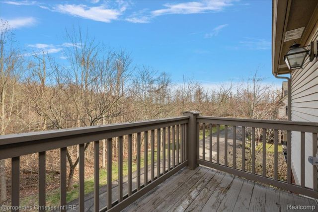 28360 Carlton Way Drive, Novi, MI 48377