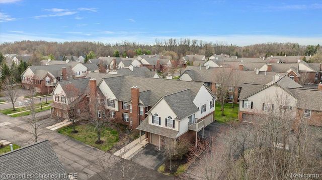 28360 Carlton Way Drive, Novi, MI 48377