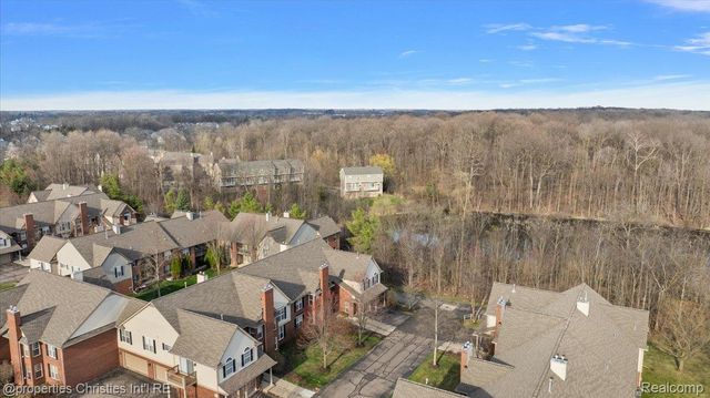 28360 Carlton Way Drive, Novi, MI 48377