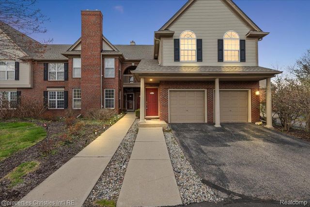 28360 Carlton Way Drive, Novi, MI 48377