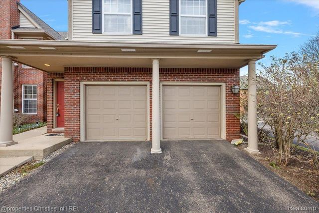 28360 Carlton Way Drive, Novi, MI 48377