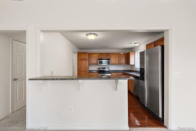 28360 Carlton Way Drive, Novi, MI 48377
