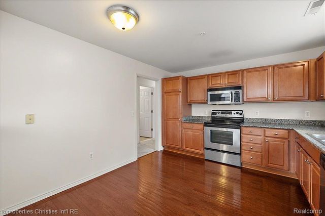 28360 Carlton Way Drive, Novi, MI 48377