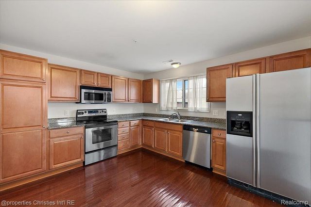 28360 Carlton Way Drive, Novi, MI 48377