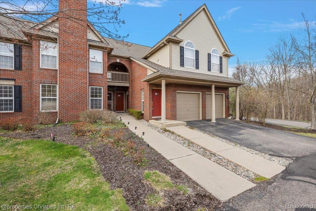 28360 Carlton Way Drive, Novi, MI 48377