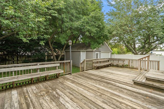 5 Center Court, Bethpage, NY 11714