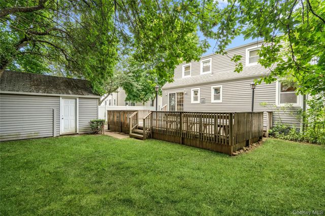 5 Center Court, Bethpage, NY 11714