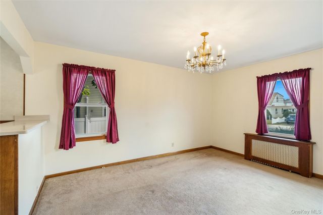5 Center Court, Bethpage, NY 11714