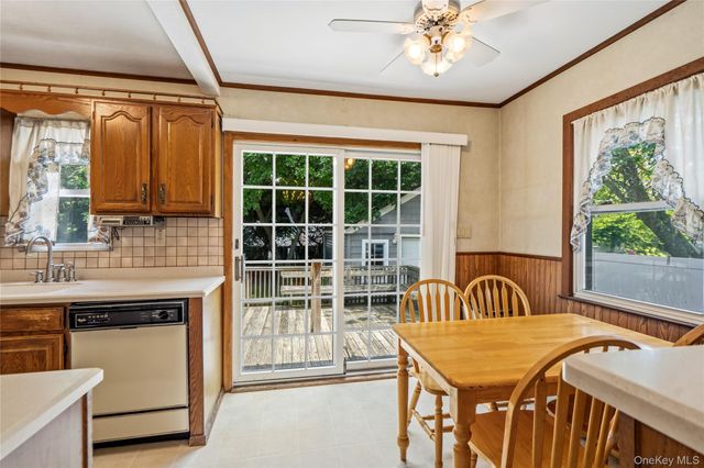 5 Center Court, Bethpage, NY 11714
