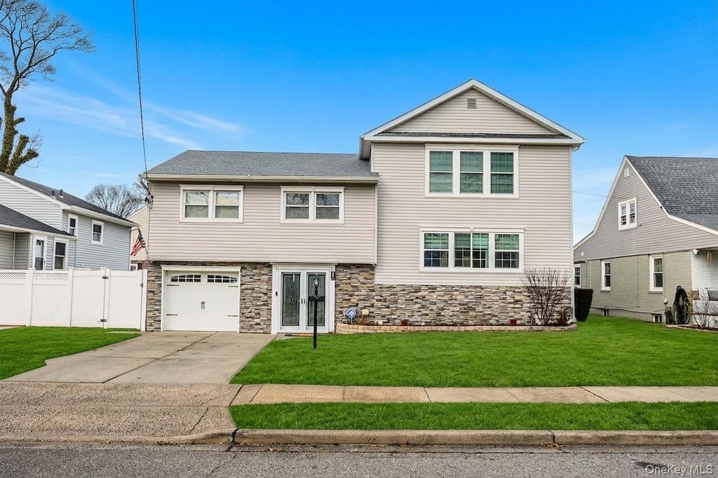 495 Russell Street, Baldwin, NY 11510