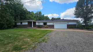 7966 Pettysville Road, Hamburg Township, MI 48169