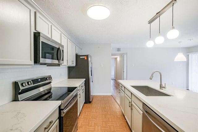 8051 Bay Branch Drive 312, The Woodlands, TX 77382