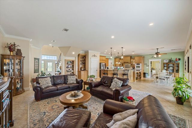 27368 ST HWY 19, Athens, TX 75752