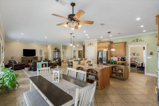 27368 ST HWY 19, Athens, TX 75752