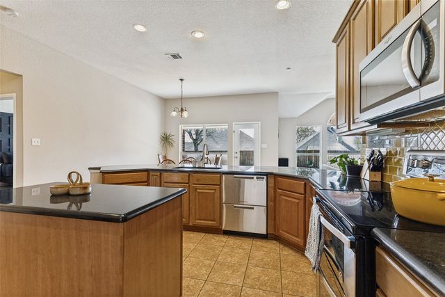 720 Date Court, Burleson, TX 76028