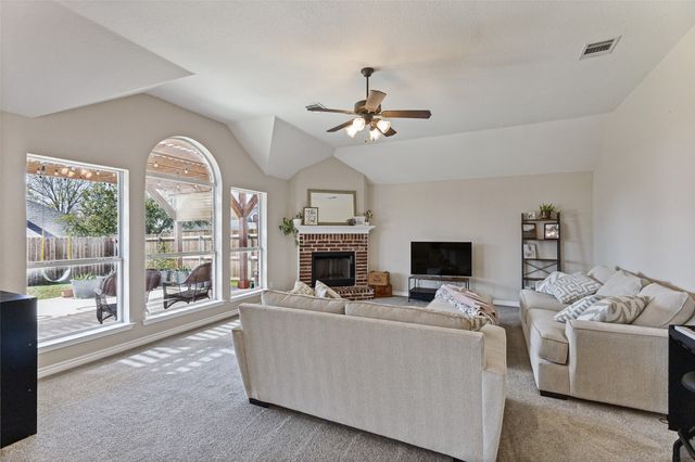 720 Date Court, Burleson, TX 76028