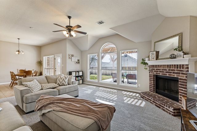 720 Date Court, Burleson, TX 76028