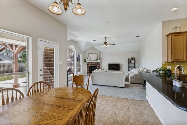 720 Date Court, Burleson, TX 76028