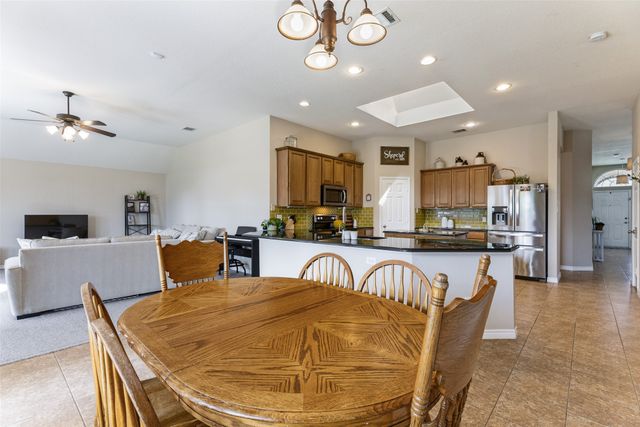 720 Date Court, Burleson, TX 76028