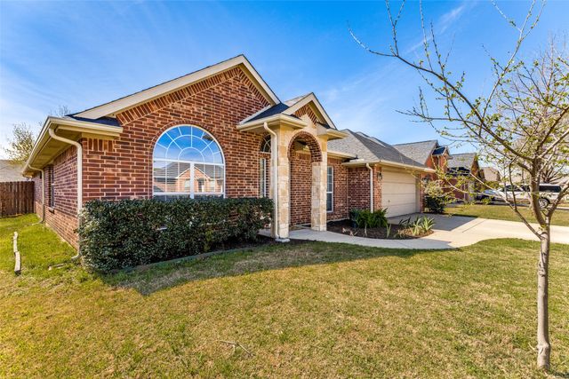 720 Date Court, Burleson, TX 76028