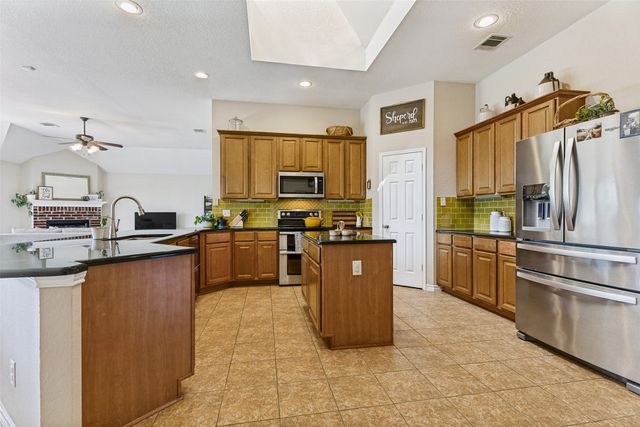 720 Date Court, Burleson, TX 76028