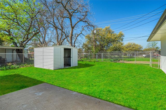 1104 Waggoner Drive, Arlington, TX 76013