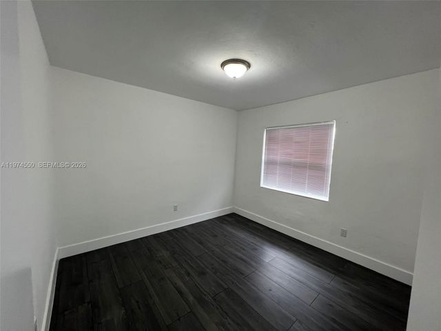 2150 NW 24th St, Miami, FL 33142