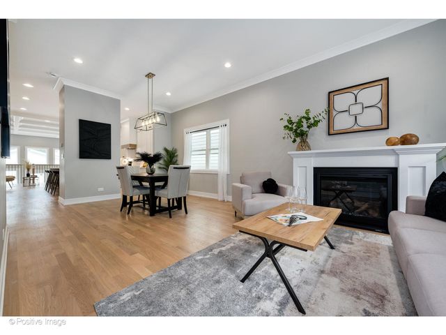 3107 N OAKLEY Avenue, Chicago, IL 60618