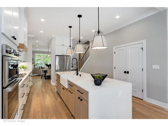 3107 N OAKLEY Avenue, Chicago, IL 60618