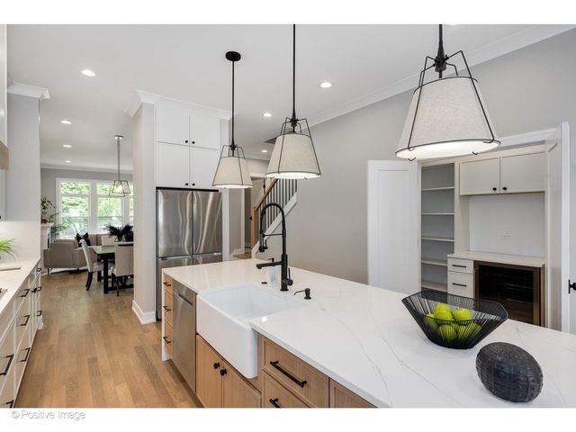 3107 N OAKLEY Avenue, Chicago, IL 60618