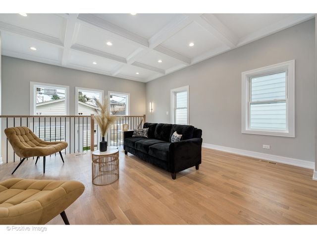 3107 N OAKLEY Avenue, Chicago, IL 60618