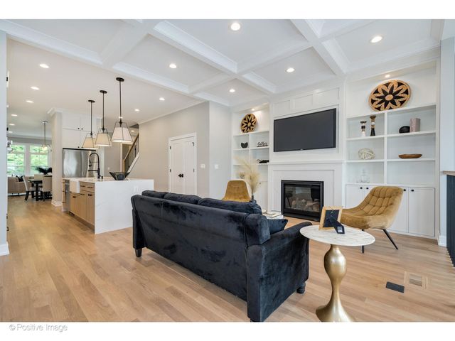 3107 N OAKLEY Avenue, Chicago, IL 60618