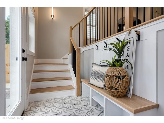 3107 N OAKLEY Avenue, Chicago, IL 60618