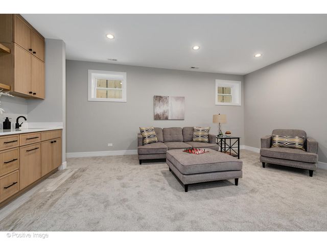3107 N OAKLEY Avenue, Chicago, IL 60618