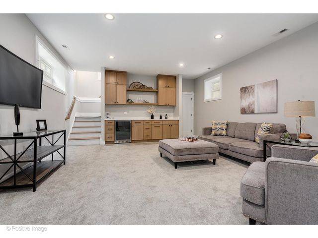 3107 N OAKLEY Avenue, Chicago, IL 60618