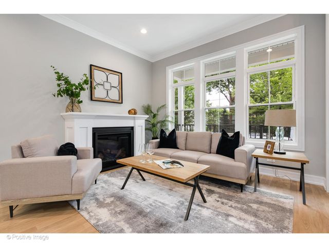 3107 N OAKLEY Avenue, Chicago, IL 60618