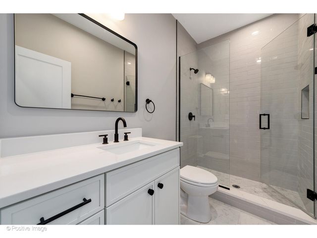 3107 N OAKLEY Avenue, Chicago, IL 60618