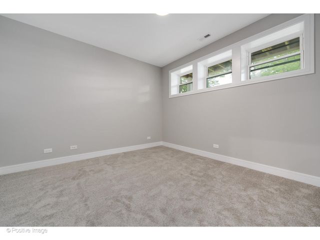 3107 N OAKLEY Avenue, Chicago, IL 60618