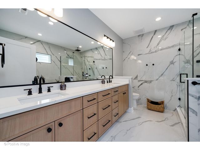3107 N OAKLEY Avenue, Chicago, IL 60618