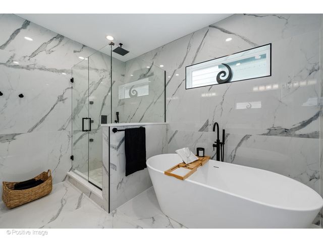 3107 N OAKLEY Avenue, Chicago, IL 60618