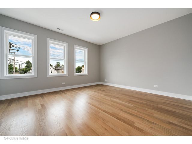 3107 N OAKLEY Avenue, Chicago, IL 60618