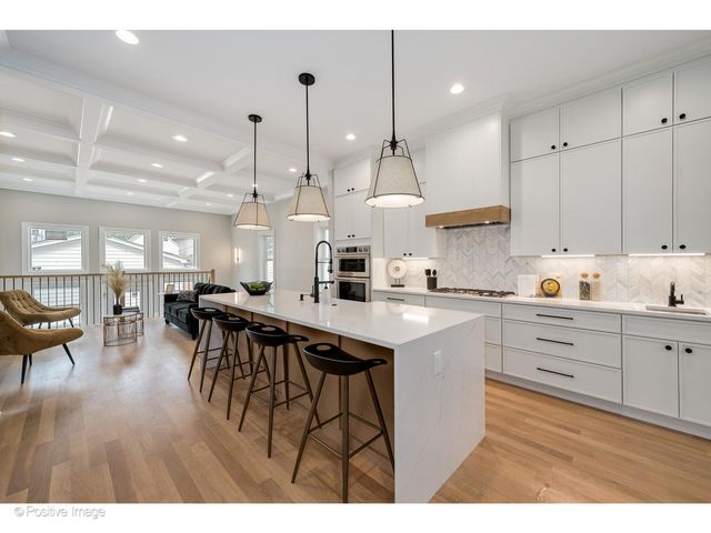 3107 N OAKLEY Avenue, Chicago, IL 60618