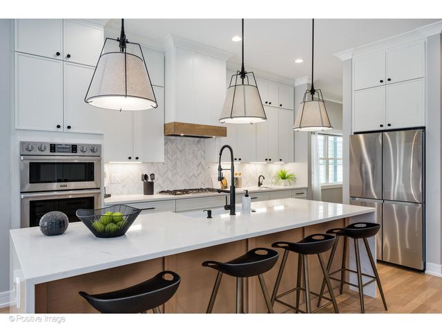 3107 N OAKLEY Avenue, Chicago, IL 60618