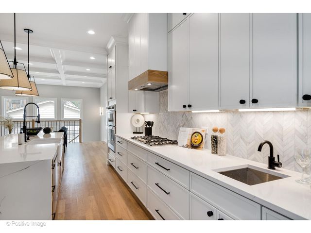3107 N OAKLEY Avenue, Chicago, IL 60618