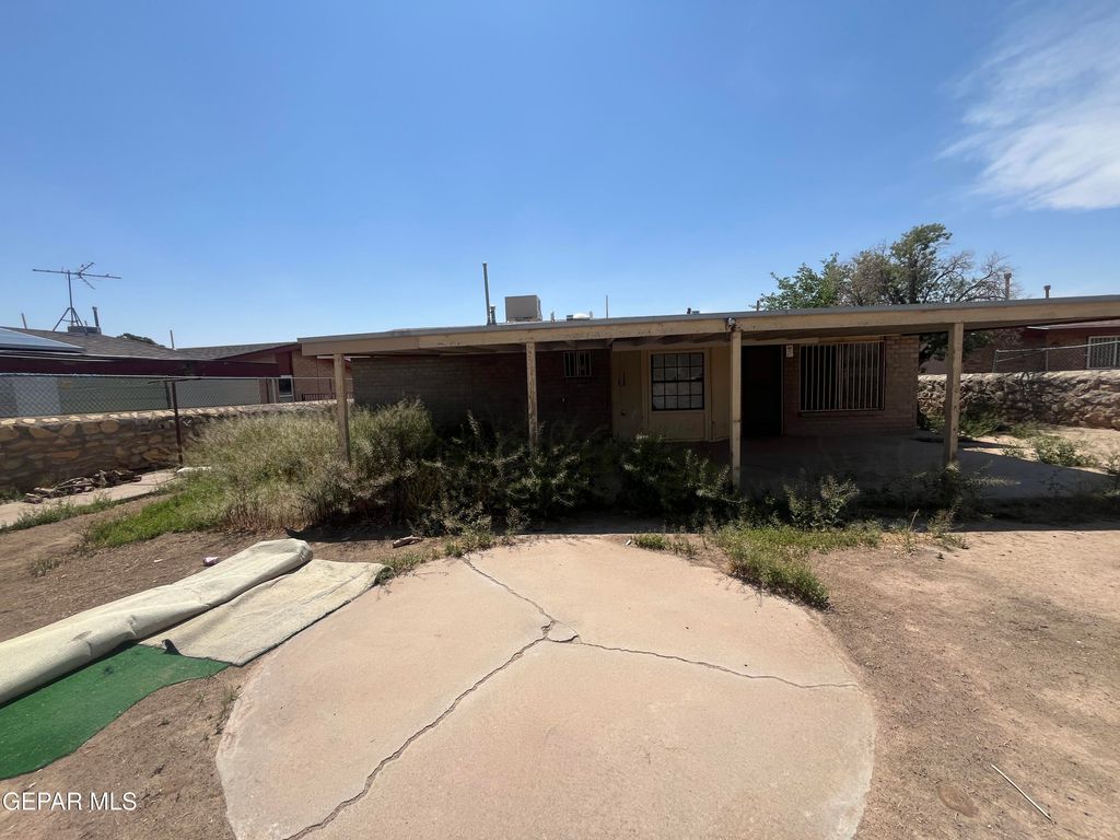 8725 CLAVEL Drive, El Paso, TX 79907
