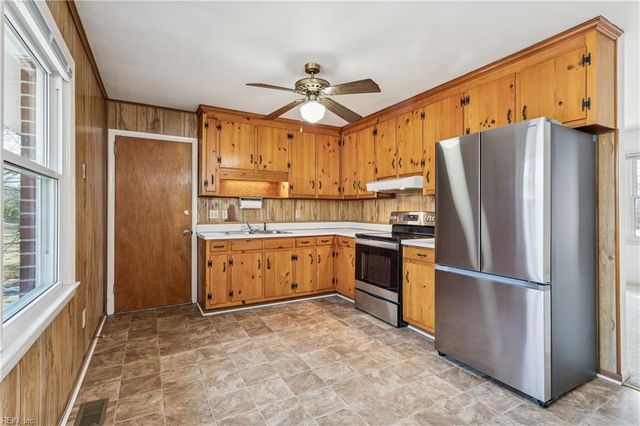 876 Cascade DR, Newport News, VA 23608